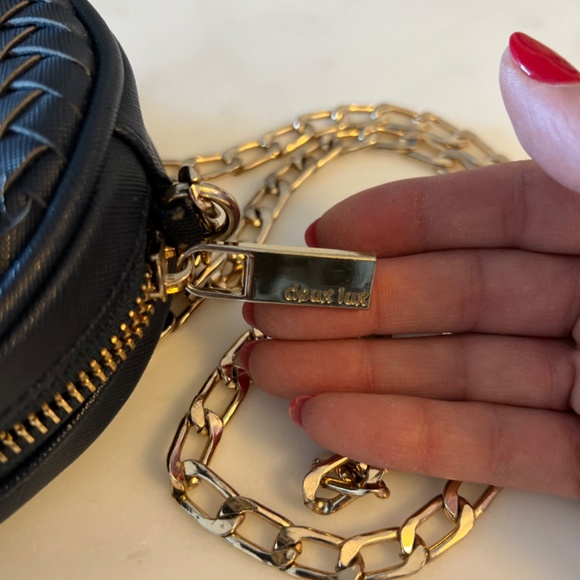 Deux Lux _ navy braided crossbody bag with gold chain + tassel. - Picture 2 of 6